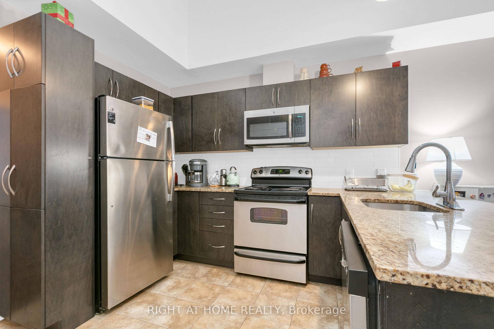 Photo 7 of Unit E, 318 Everest Private, Ottawa, Elmvale Acres — HOMEH