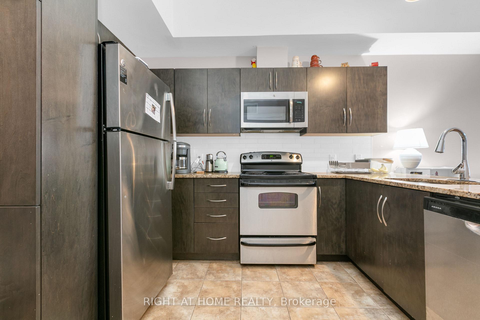 Photo 8 of Unit E, 318 Everest Private, Ottawa, Elmvale Acres — HOMEH