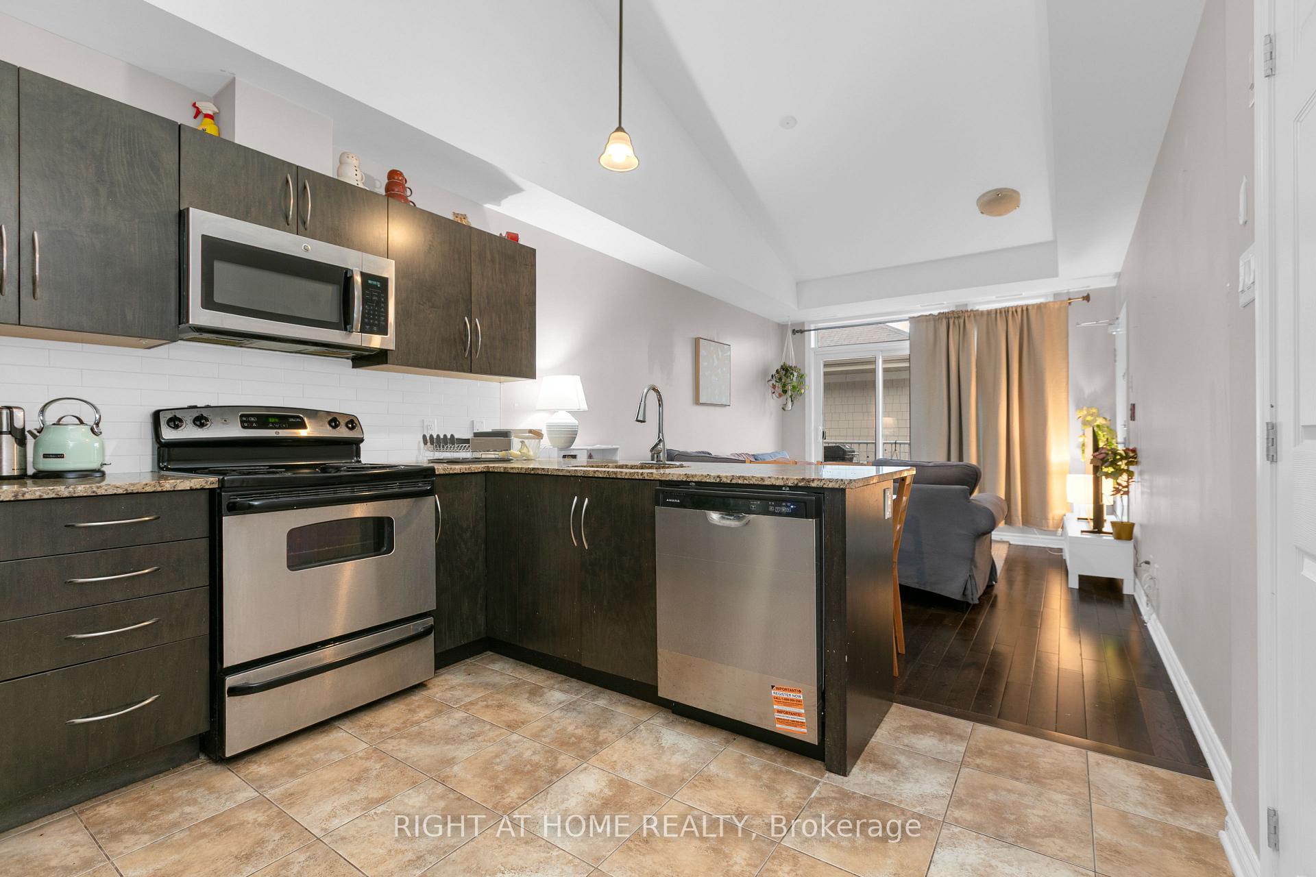 Photo 9 of Unit E, 318 Everest Private, Ottawa, Elmvale Acres — HOMEH