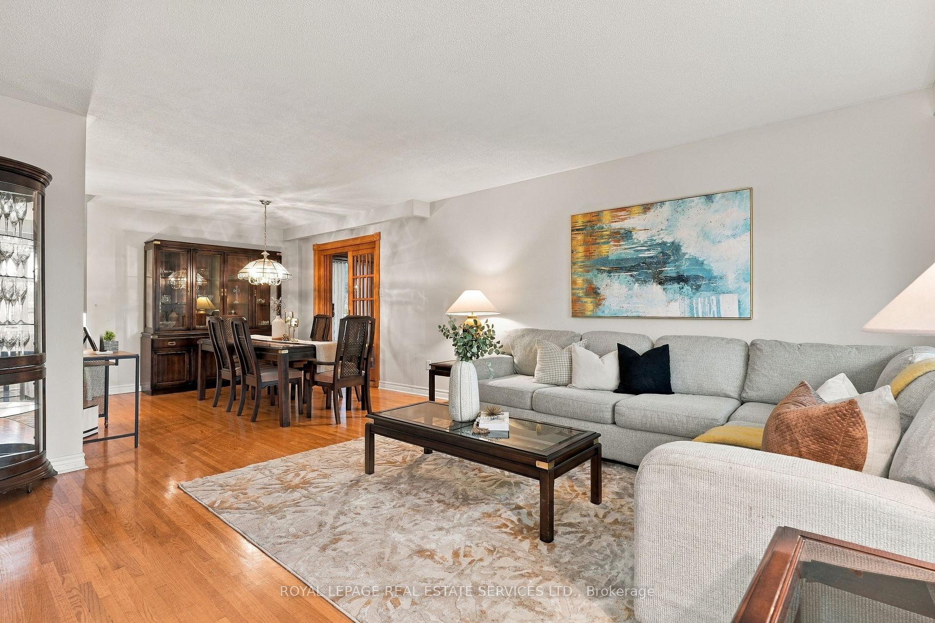 Photo 5 of 476 Michelle Row, Mississauga, Mississauga Valleys — HOMEH