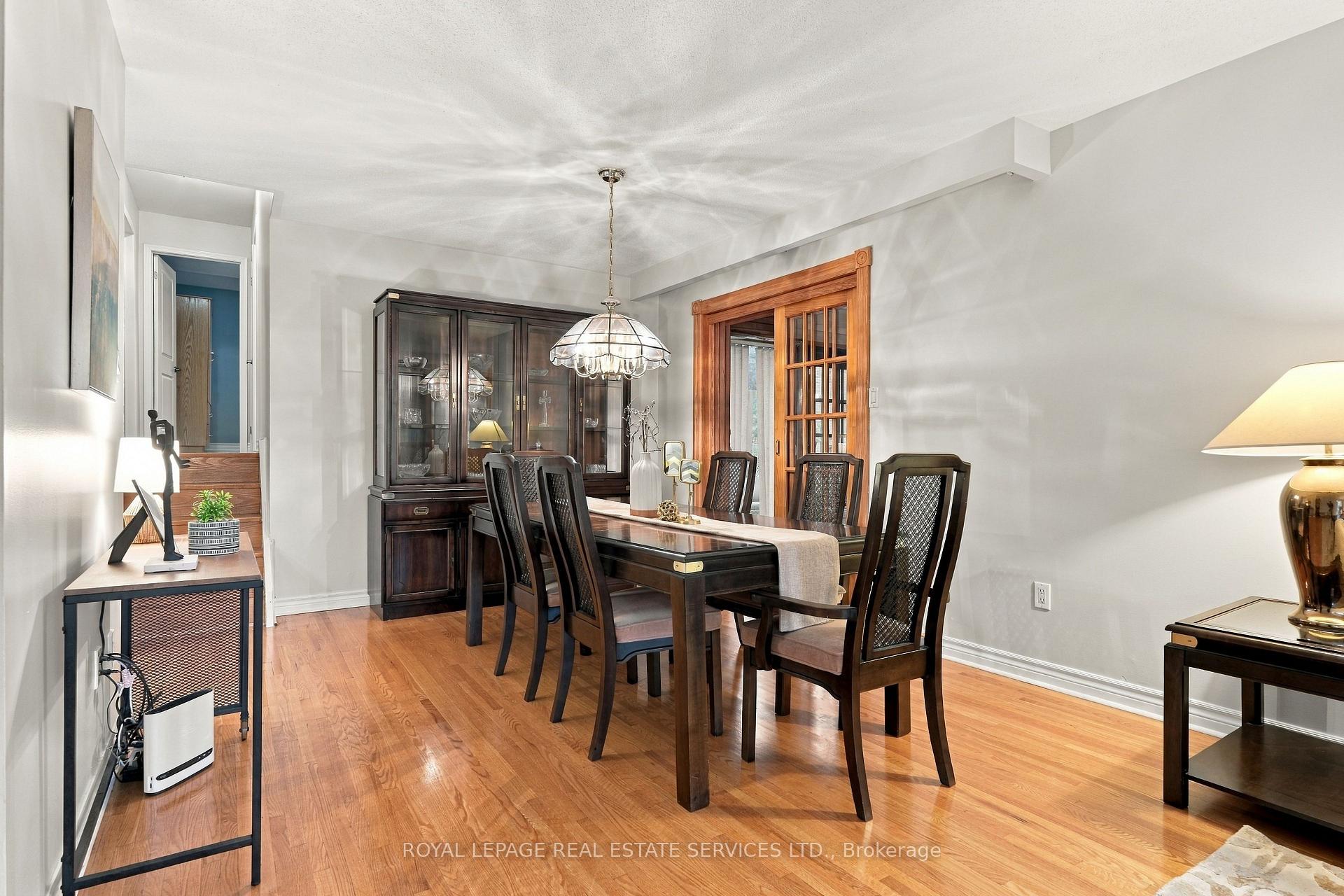 Photo 7 of 476 Michelle Row, Mississauga, Mississauga Valleys — HOMEH