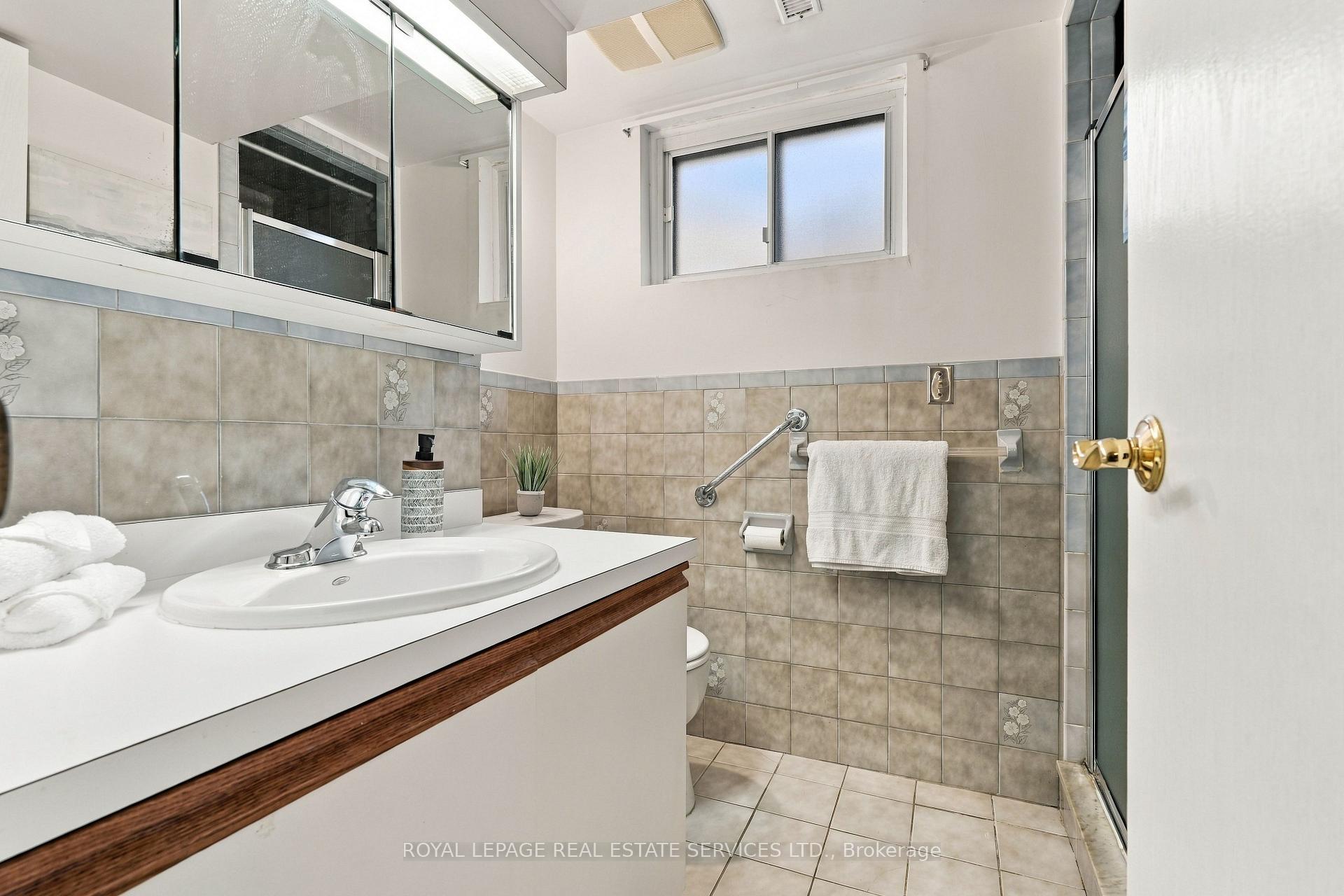 Photo 17 of 476 Michelle Row, Mississauga, Mississauga Valleys — HOMEH