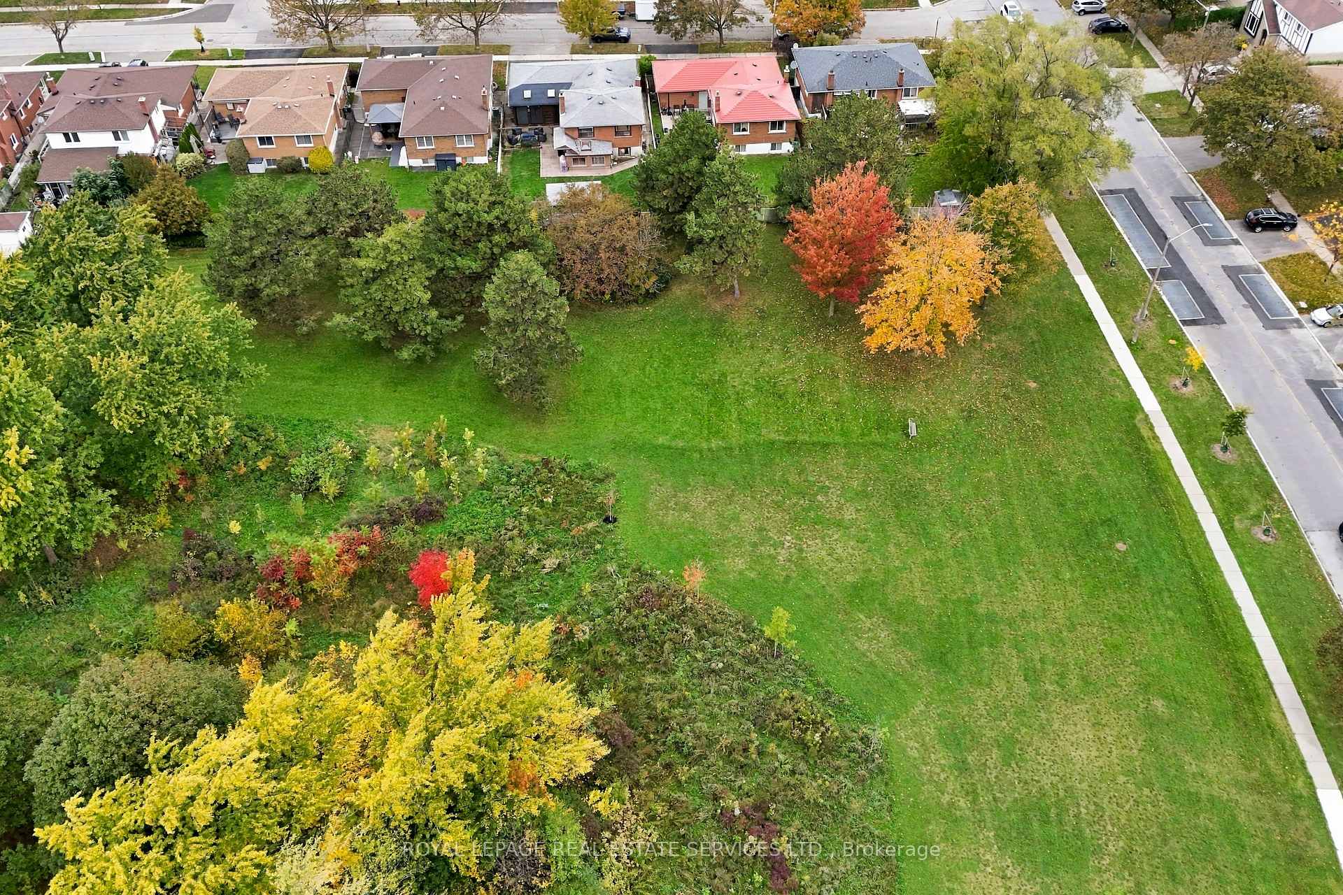 Photo 29 of 476 Michelle Row, Mississauga, Mississauga Valleys — HOMEH