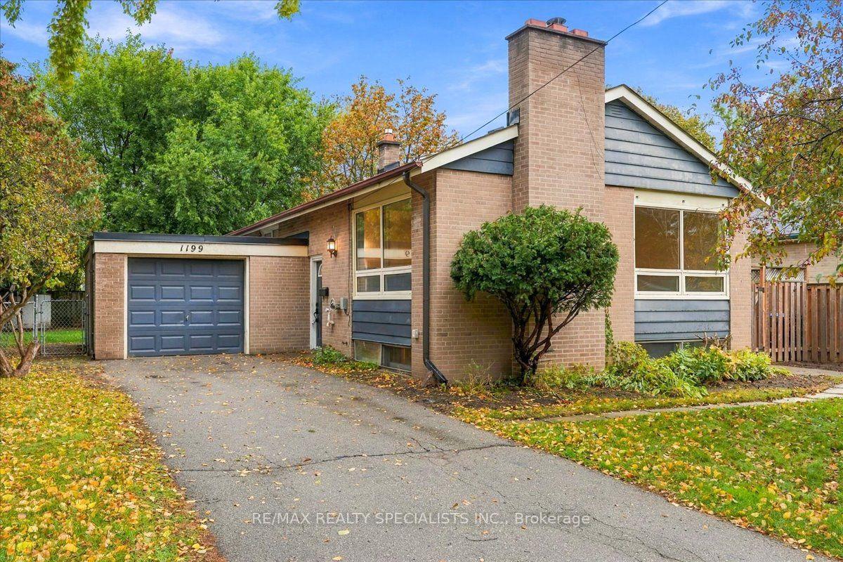 Photo 4 of 1199 Whittington Road, Mississauga, Clarkson — HOMEH