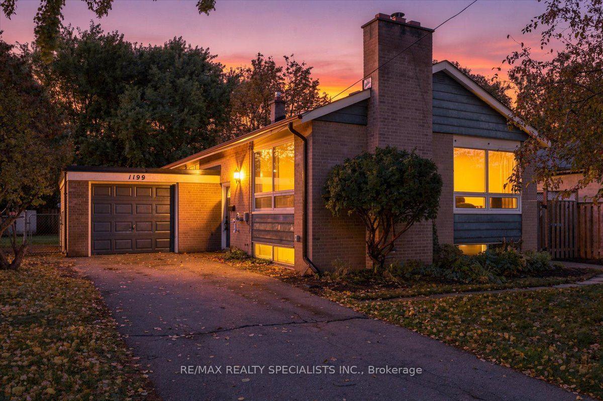 Photo 5 of 1199 Whittington Road, Mississauga, Clarkson — HOMEH