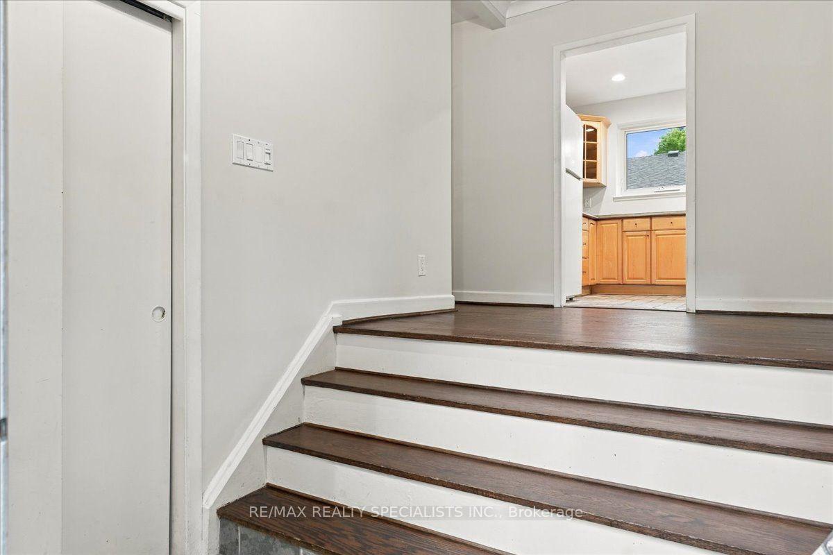 Photo 7 of 1199 Whittington Road, Mississauga, Clarkson — HOMEH