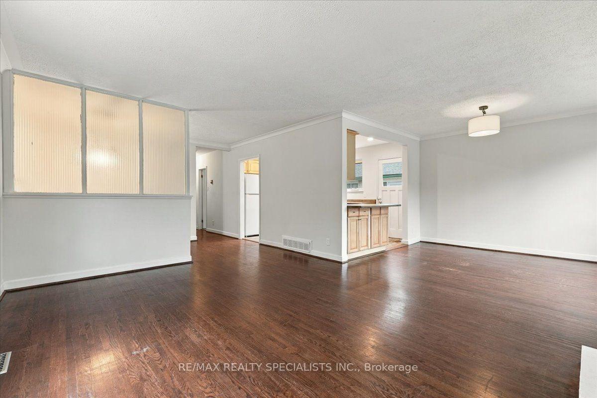 Photo 13 of 1199 Whittington Road, Mississauga, Clarkson — HOMEH
