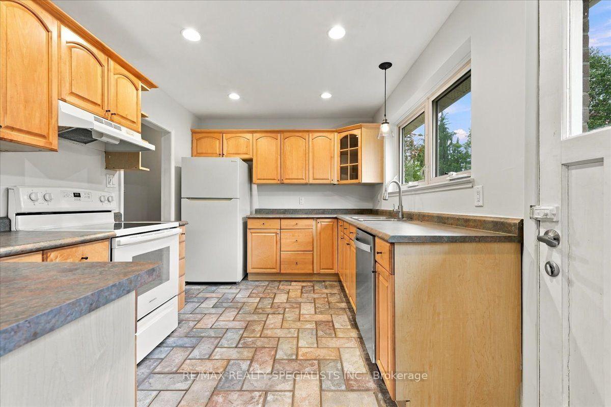 Photo 21 of 1199 Whittington Road, Mississauga, Clarkson — HOMEH