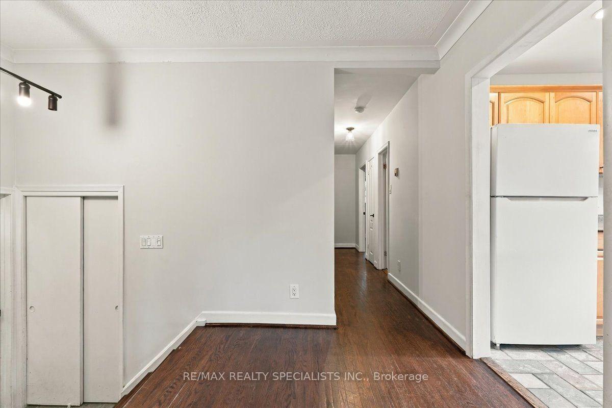 Photo 24 of 1199 Whittington Road, Mississauga, Clarkson — HOMEH