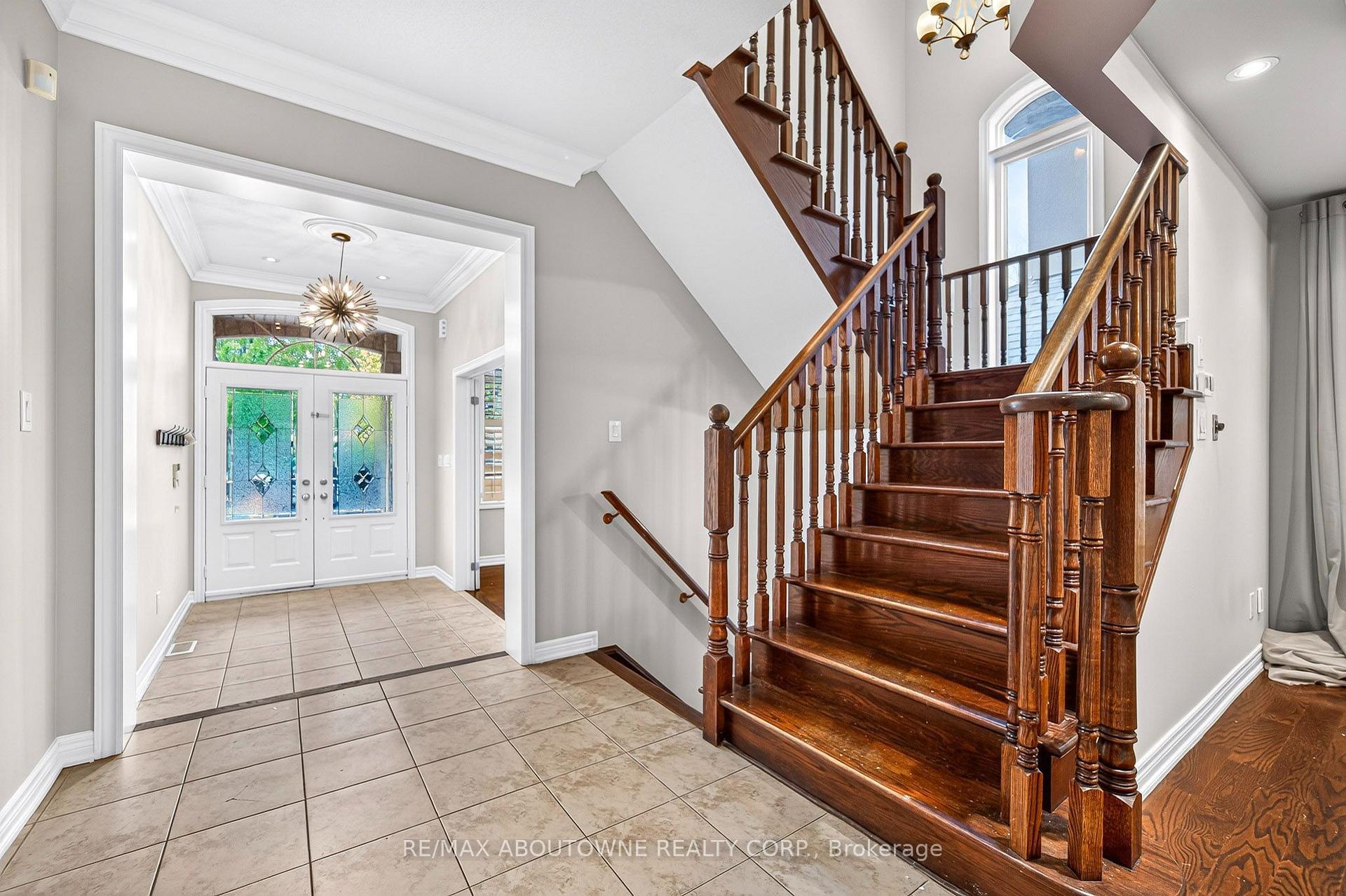Photo 2 of 2232 Millstone Drive, Oakville, Westmount — HOMEH