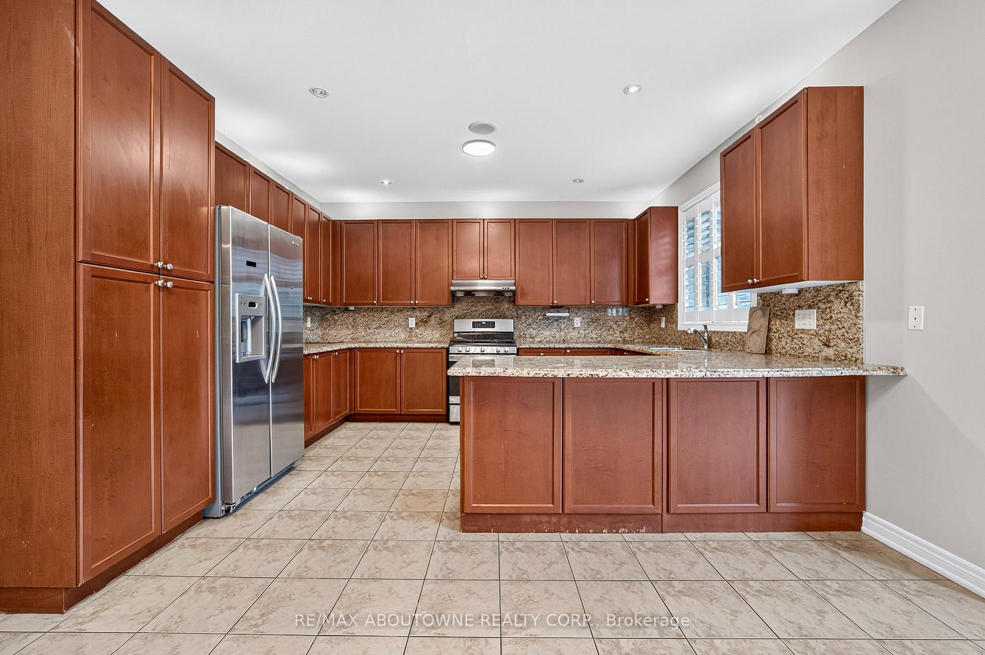 Photo 7 of 2232 Millstone Drive, Oakville, Westmount — HOMEH