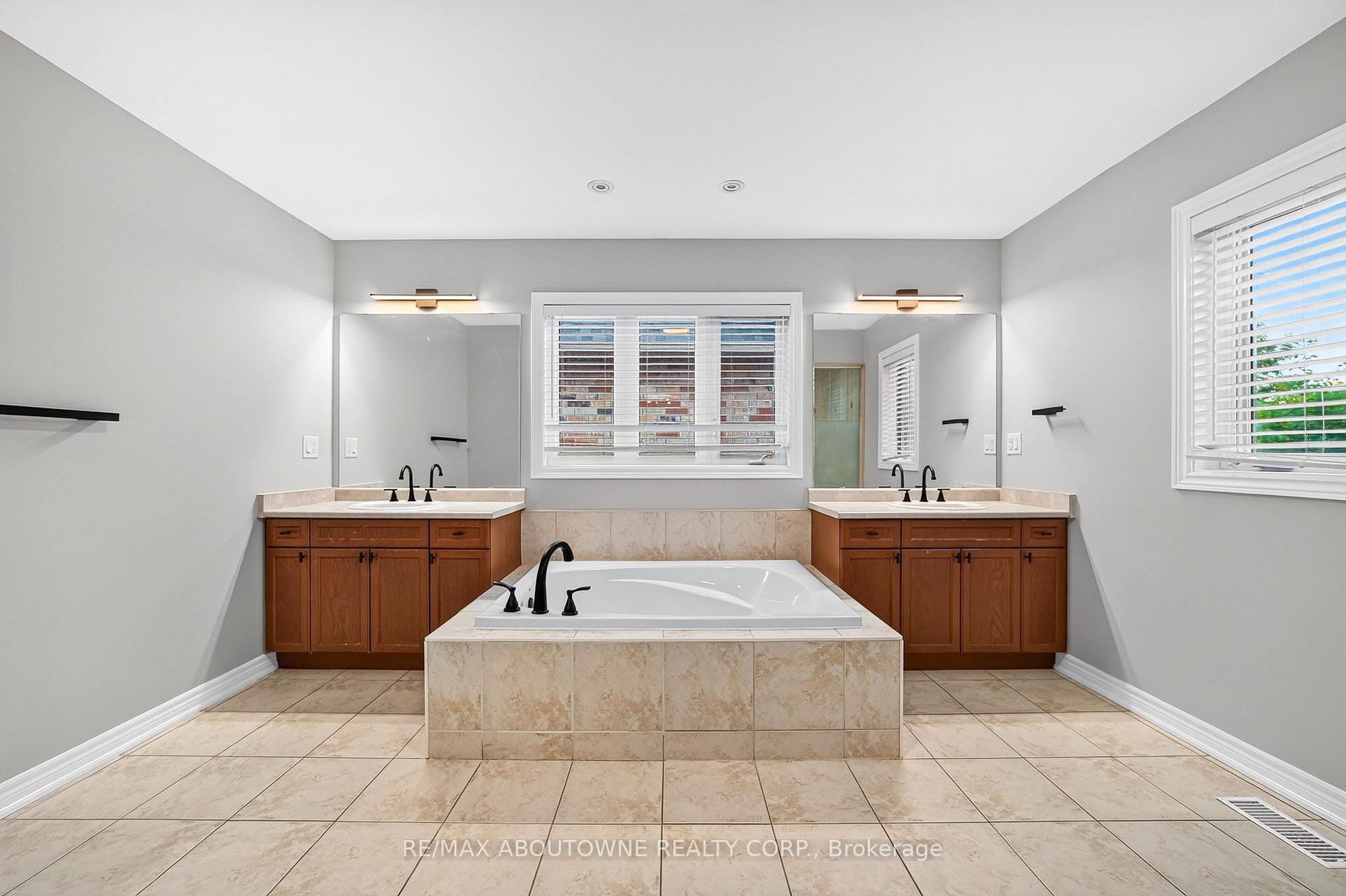Photo 14 of 2232 Millstone Drive, Oakville, Westmount — HOMEH