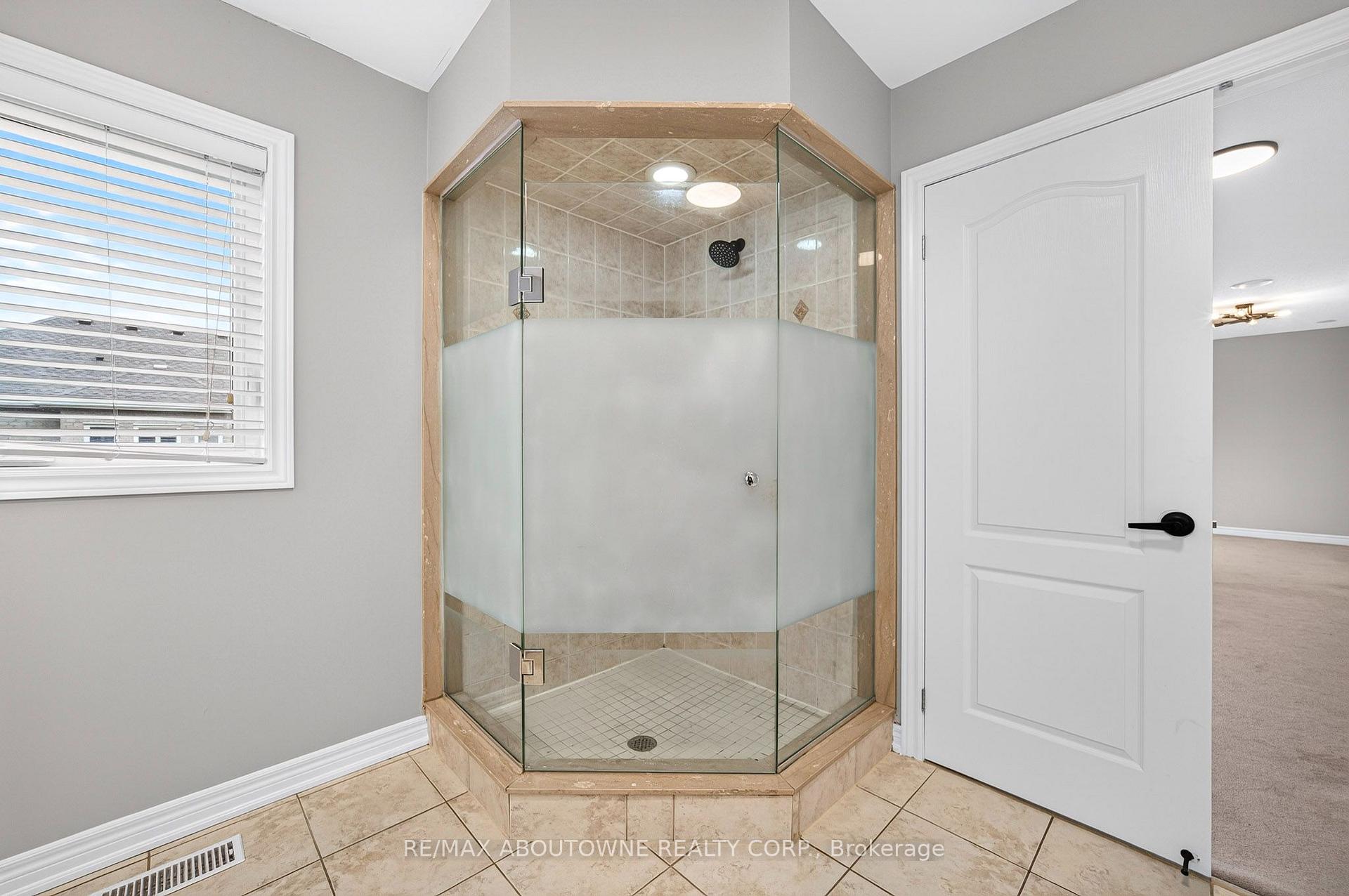 Photo 15 of 2232 Millstone Drive, Oakville, Westmount — HOMEH