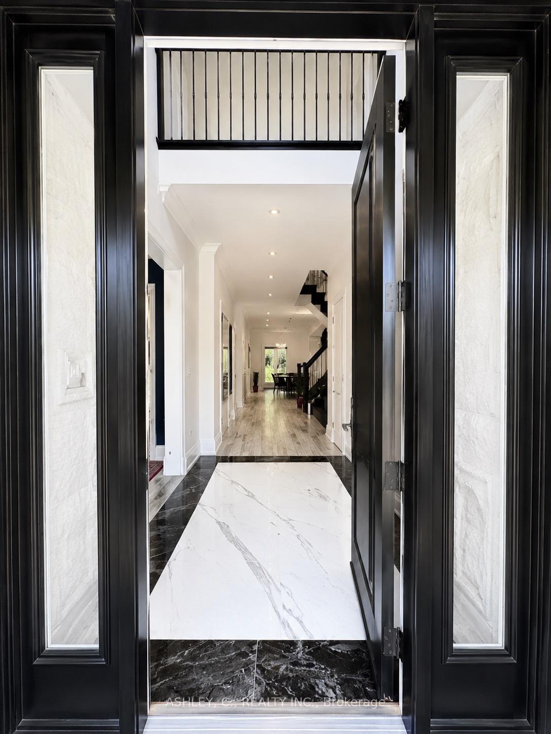 Photo 2 of 2588 Sharon Crescent, Mississauga, Erindale — HOMEH