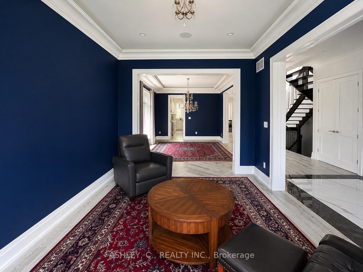 Photo 3 of 2588 Sharon Crescent, Mississauga, Erindale — HOMEH