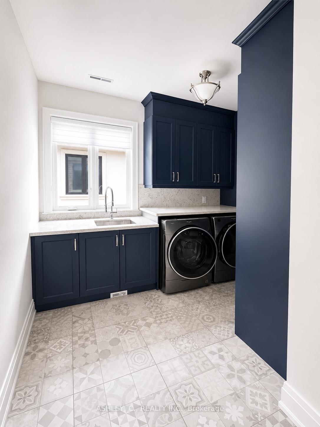 Photo 14 of 2588 Sharon Crescent, Mississauga, Erindale — HOMEH