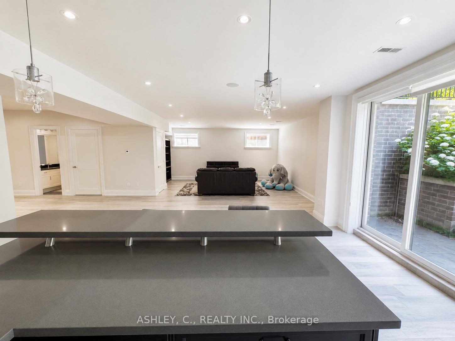 Photo 22 of 2588 Sharon Crescent, Mississauga, Erindale — HOMEH