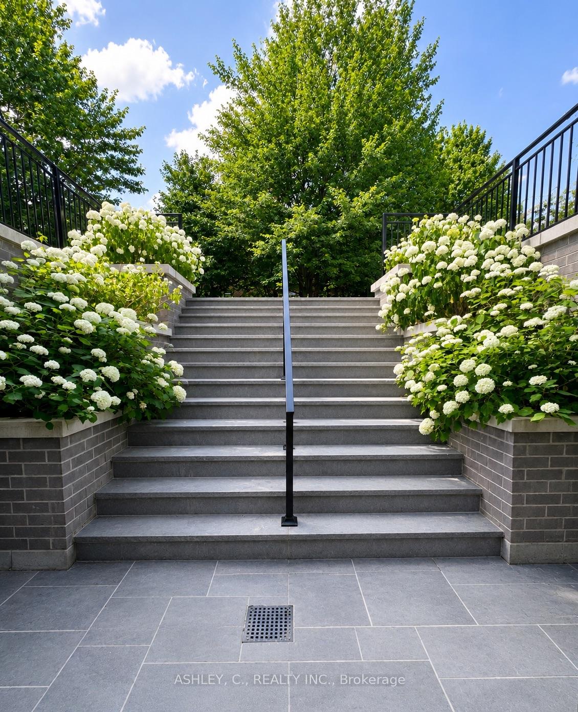 Photo 23 of 2588 Sharon Crescent, Mississauga, Erindale — HOMEH
