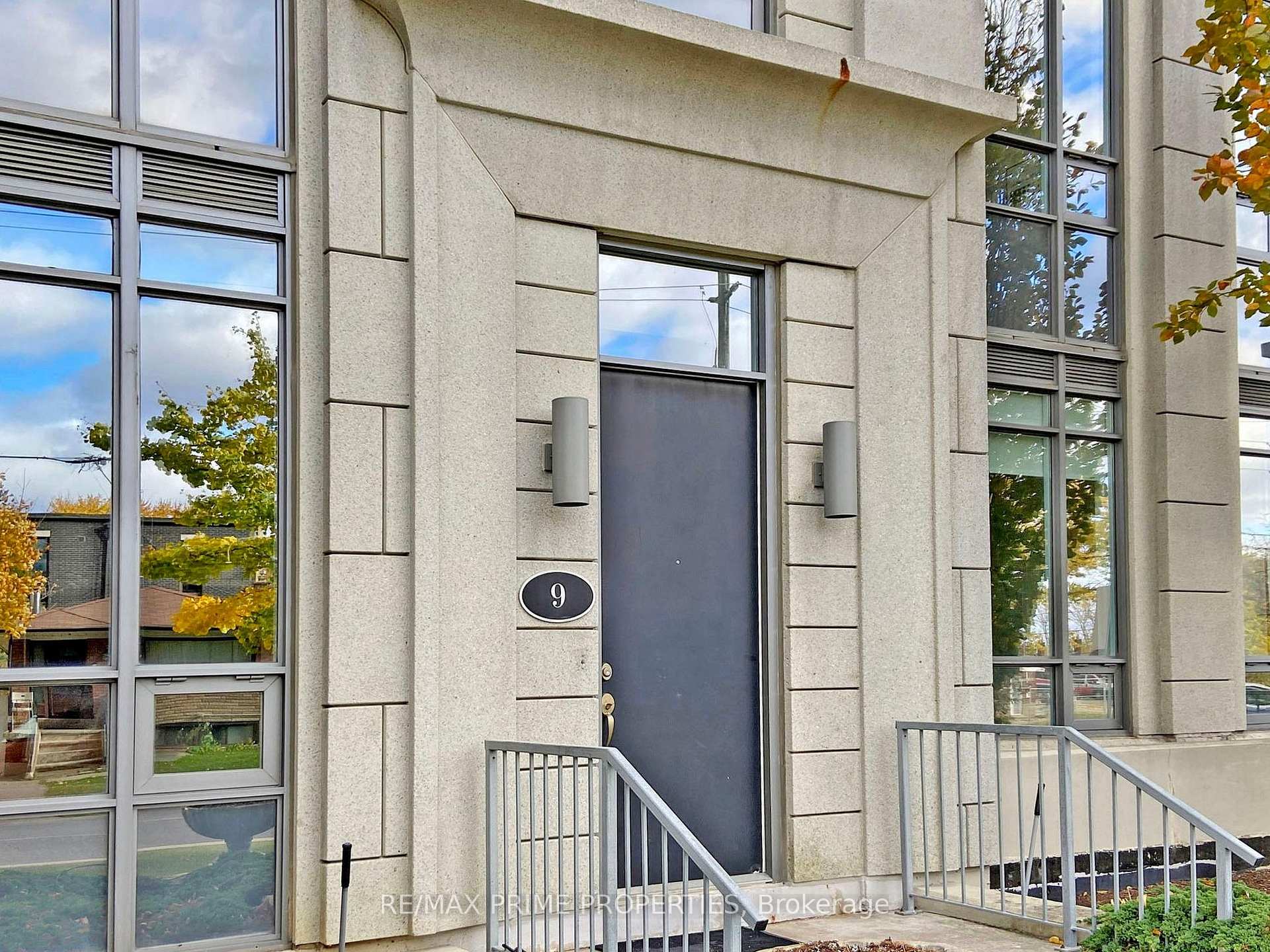 Photo 2 of 9 Greenview Avenue, North York, Newtonbrook West — HOMEH