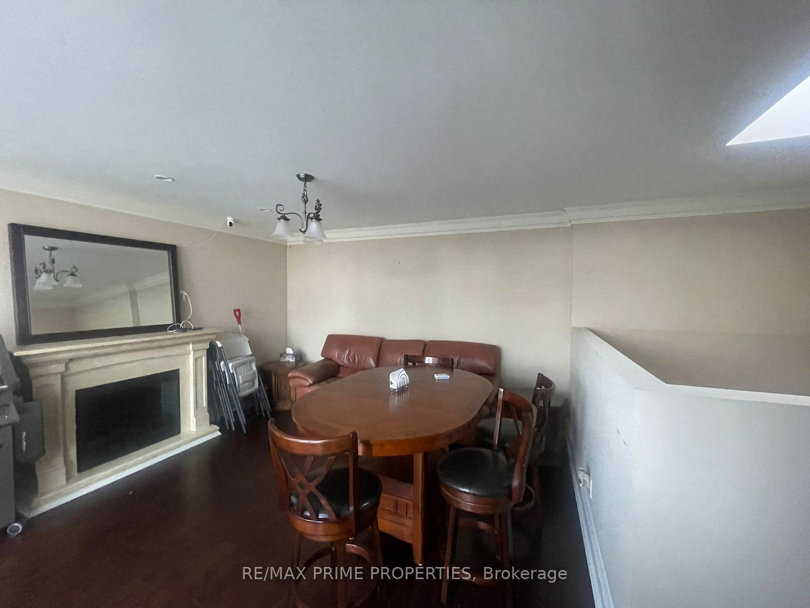 Photo 7 of 9 Greenview Avenue, North York, Newtonbrook West — HOMEH