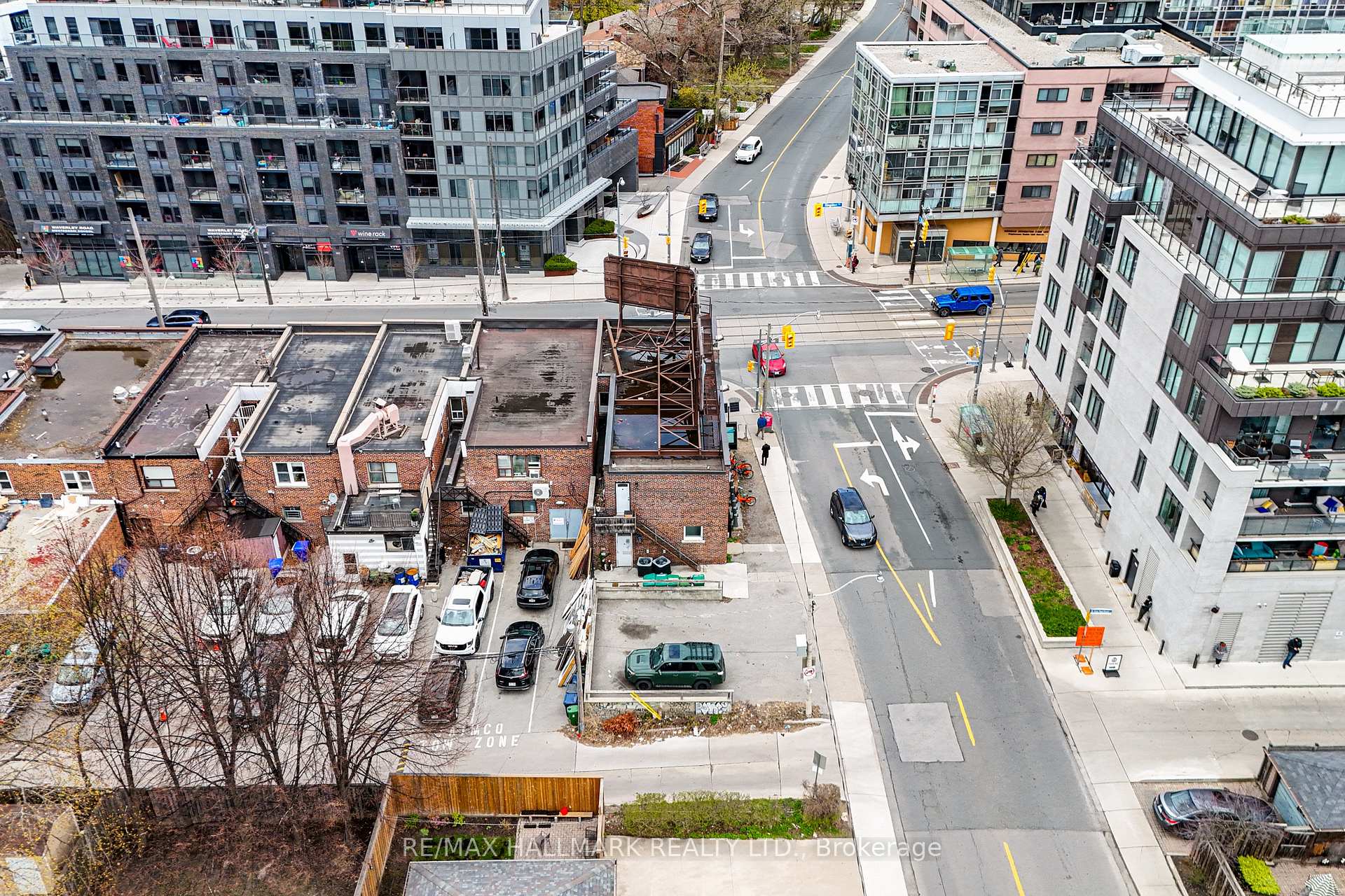 Photo 9 of 637 Kingston Road, Toronto, The Beaches — HOMEH