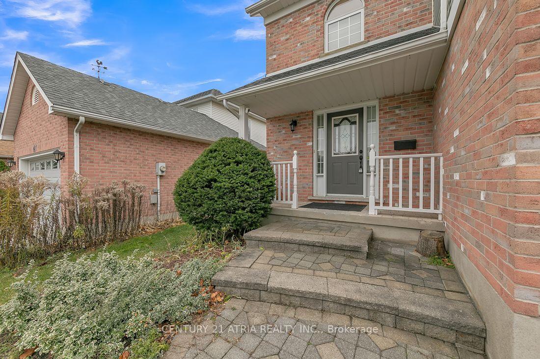 Photo 2 of 51 Oliver Court, Kitchener, Highland West — HOMEH