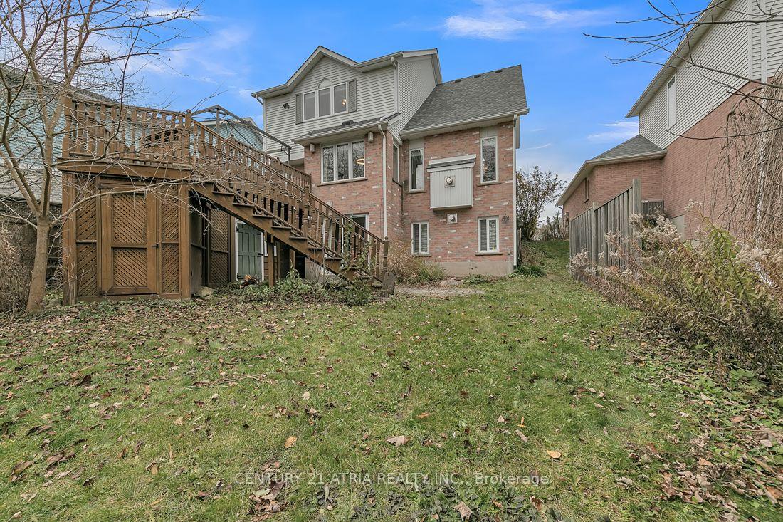 Photo 3 of 51 Oliver Court, Kitchener, Highland West — HOMEH