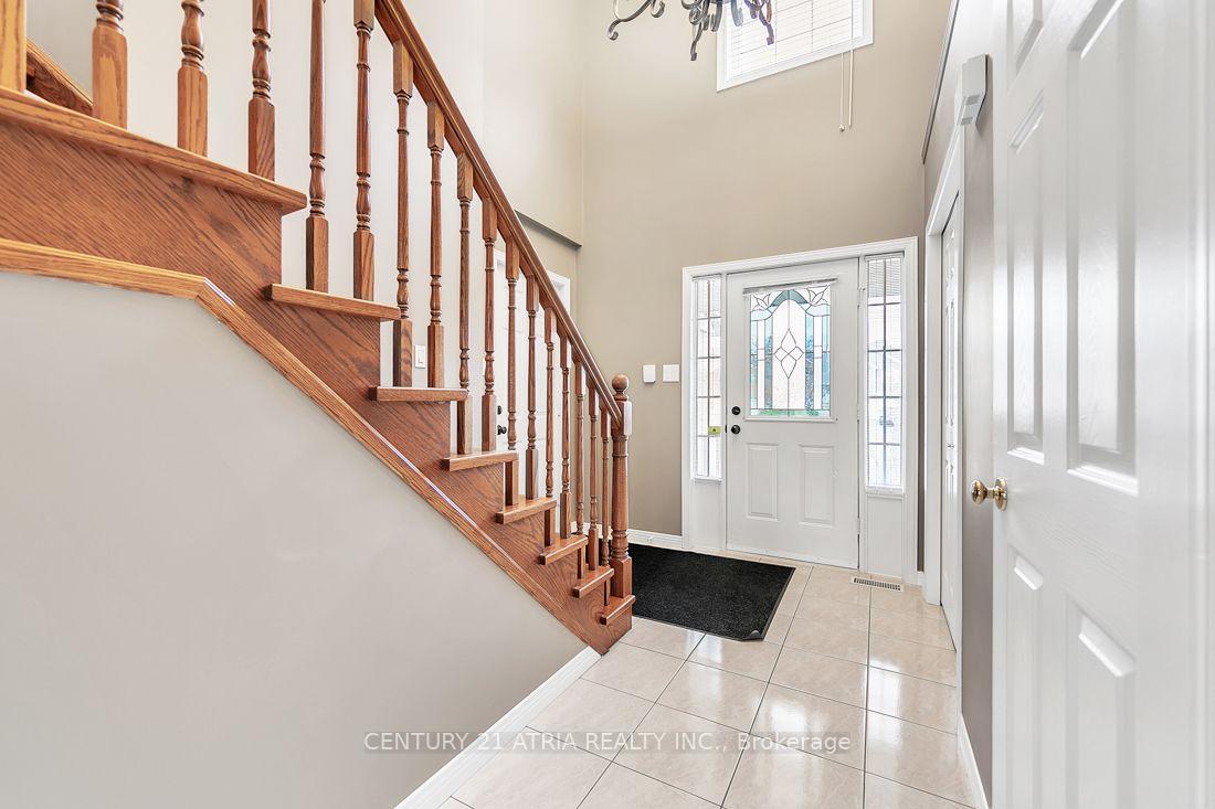 Photo 4 of 51 Oliver Court, Kitchener, Highland West — HOMEH
