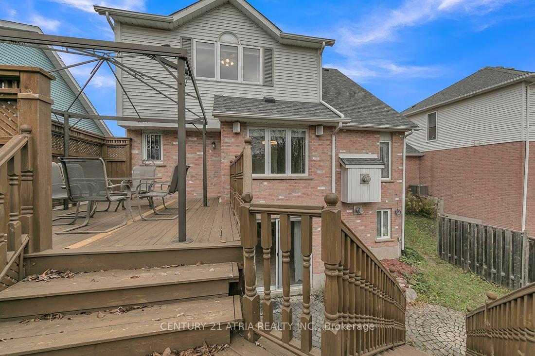 Photo 11 of 51 Oliver Court, Kitchener, Highland West — HOMEH