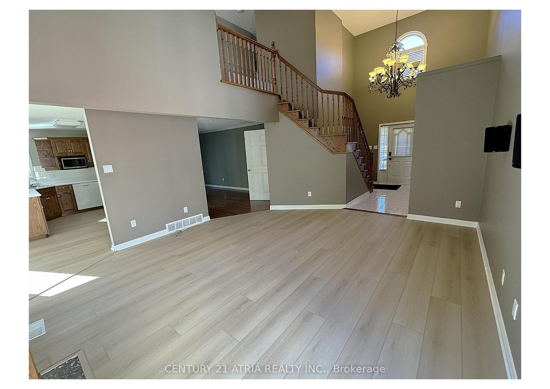 Photo 6 of 51 Oliver Court, Kitchener, Highland West — HOMEH
