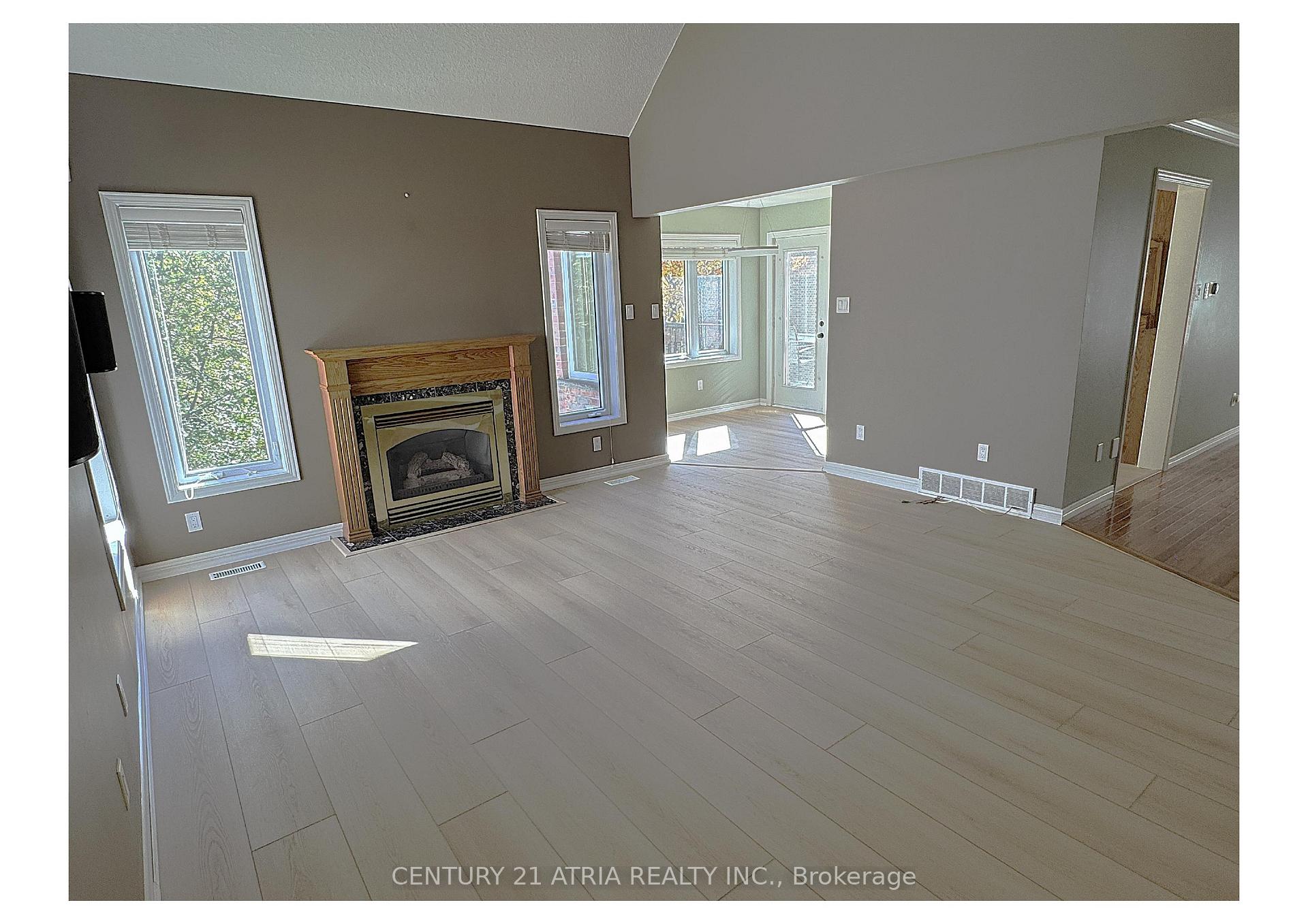 Photo 8 of 51 Oliver Court, Kitchener, Highland West — HOMEH