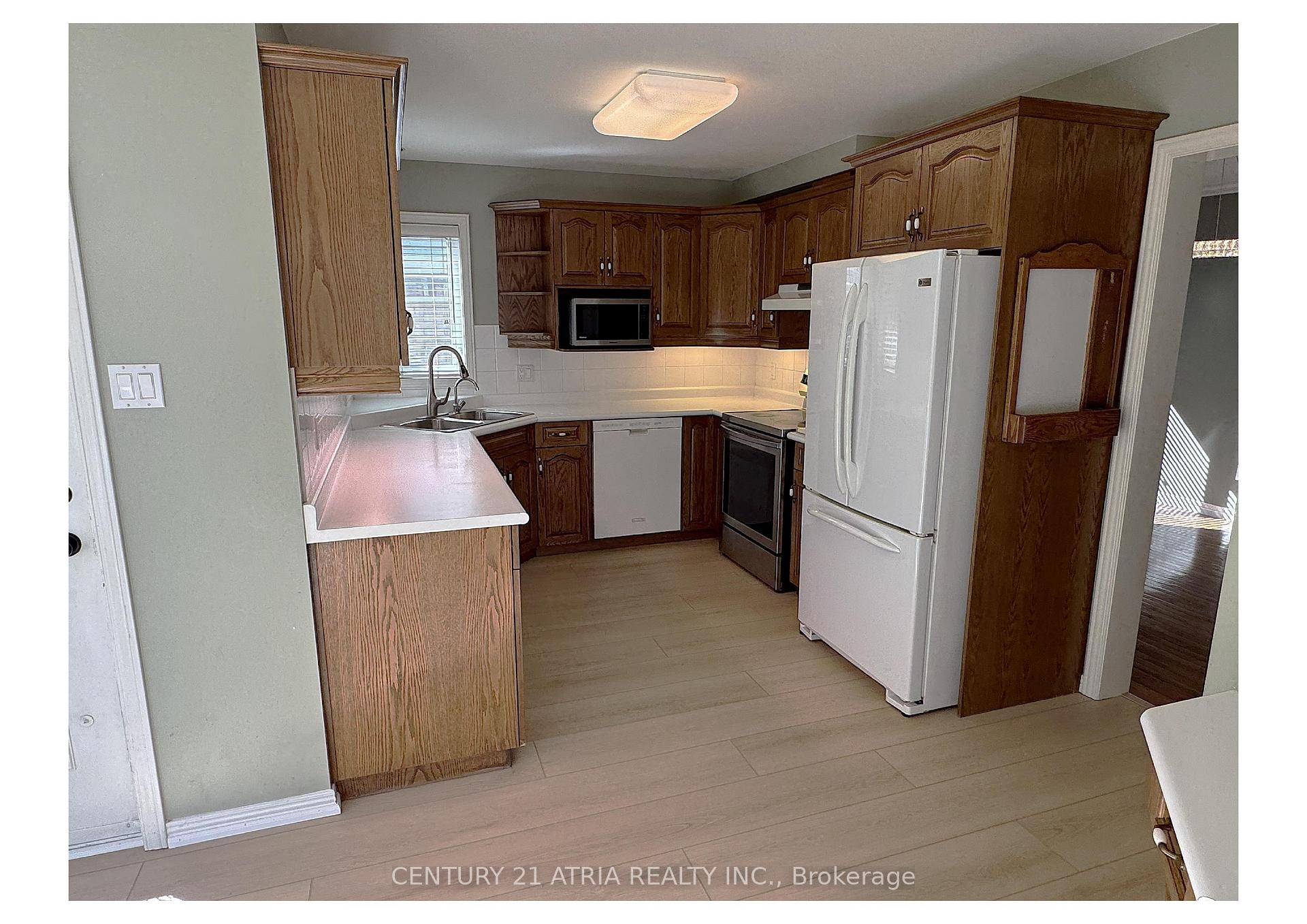 Photo 10 of 51 Oliver Court, Kitchener, Highland West — HOMEH