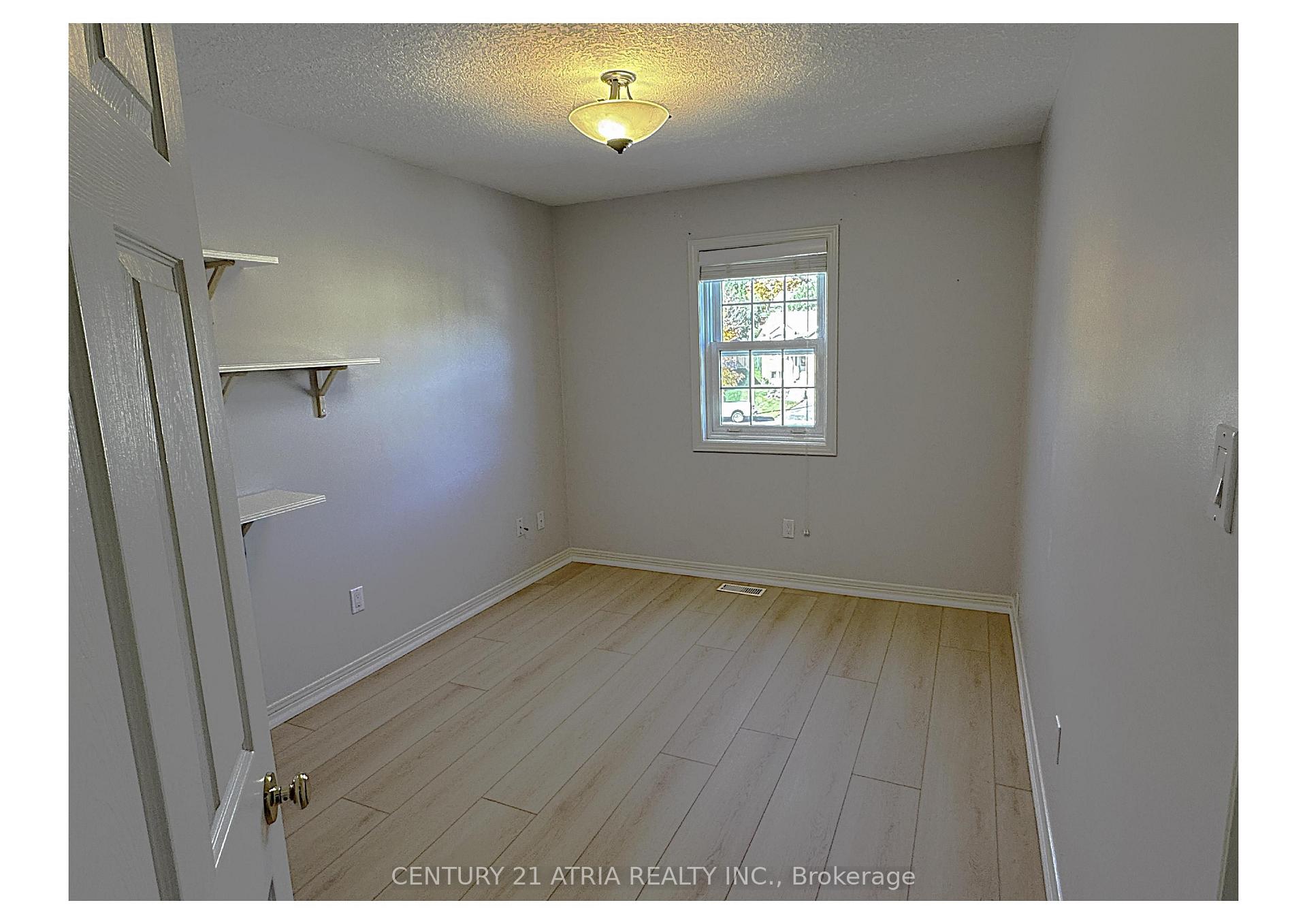 Photo 16 of 51 Oliver Court, Kitchener, Highland West — HOMEH