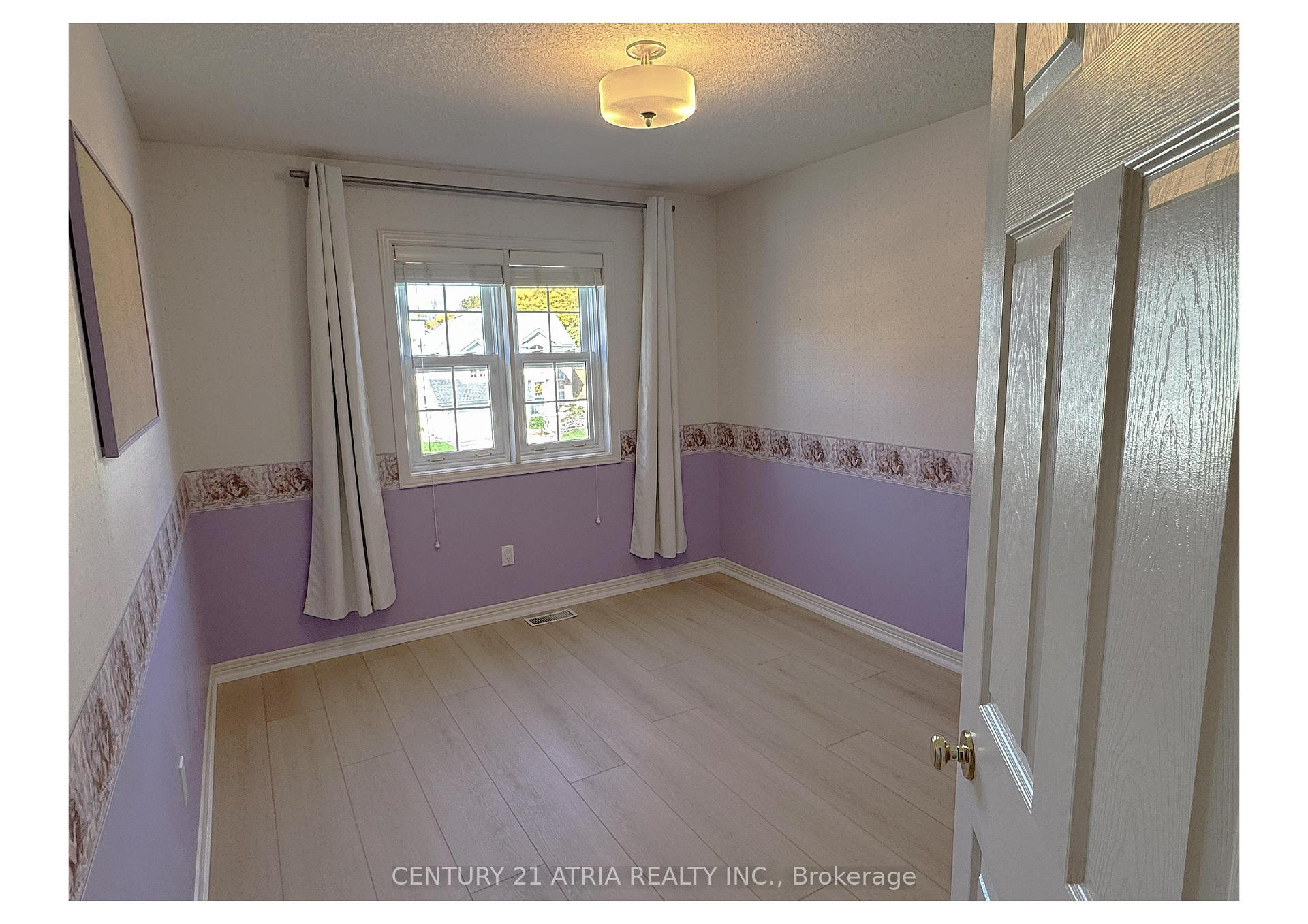 Photo 17 of 51 Oliver Court, Kitchener, Highland West — HOMEH