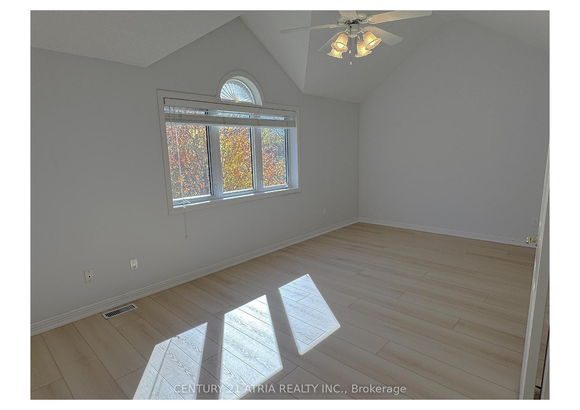 Photo 19 of 51 Oliver Court, Kitchener, Highland West — HOMEH