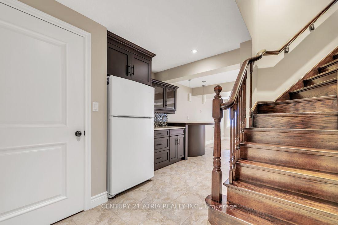 Photo 22 of 51 Oliver Court, Kitchener, Highland West — HOMEH