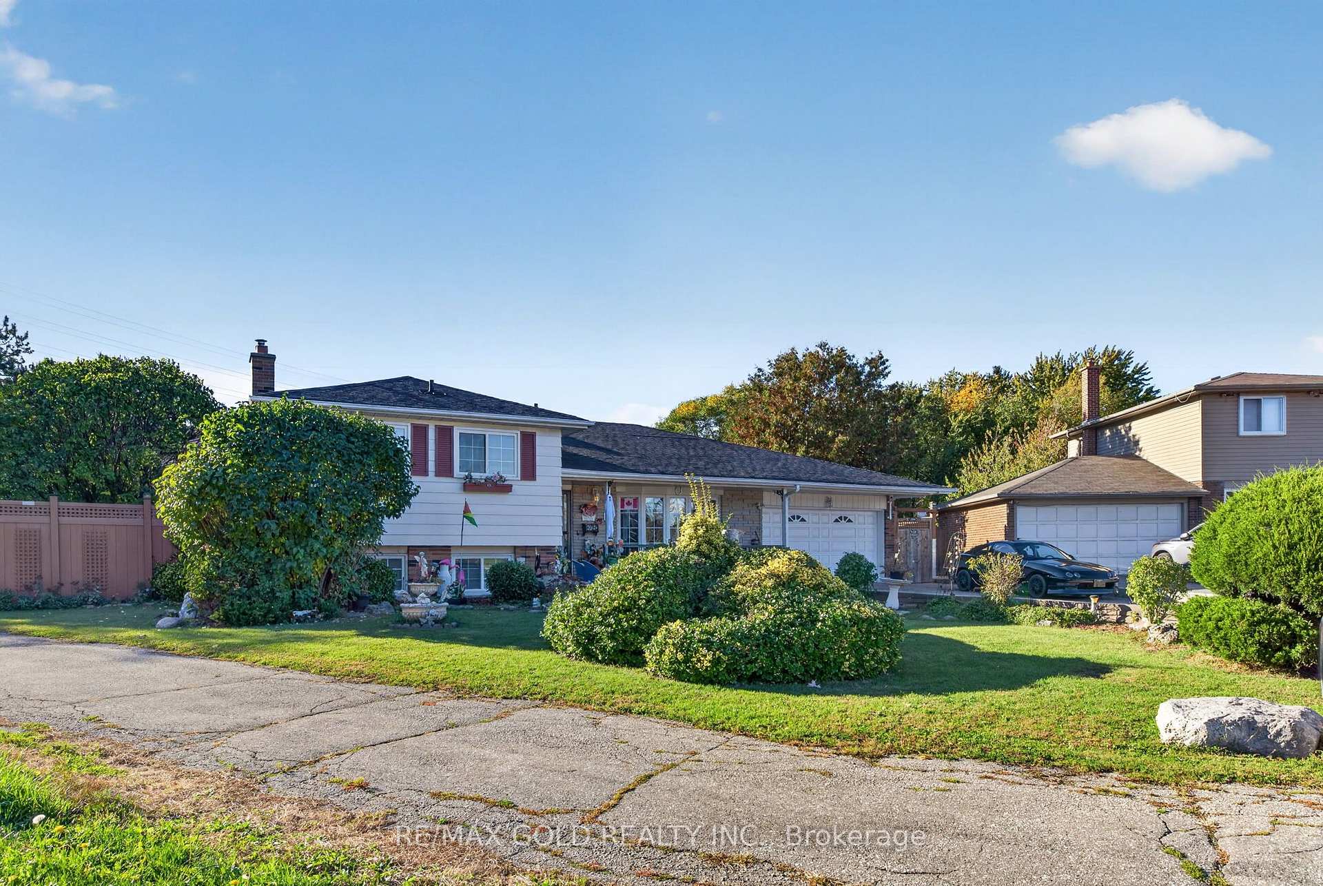Photo 5 of 8 Easton Place, Brampton, Southgate — HOMEH