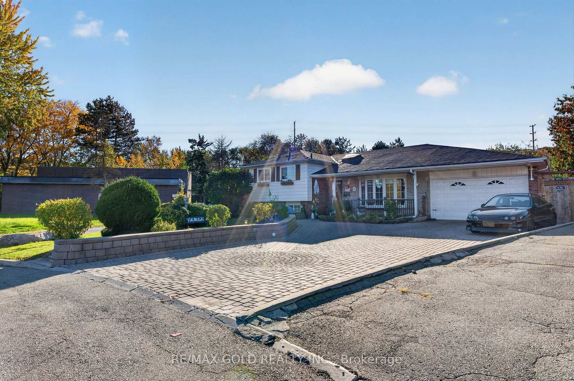 Photo 7 of 8 Easton Place, Brampton, Southgate — HOMEH