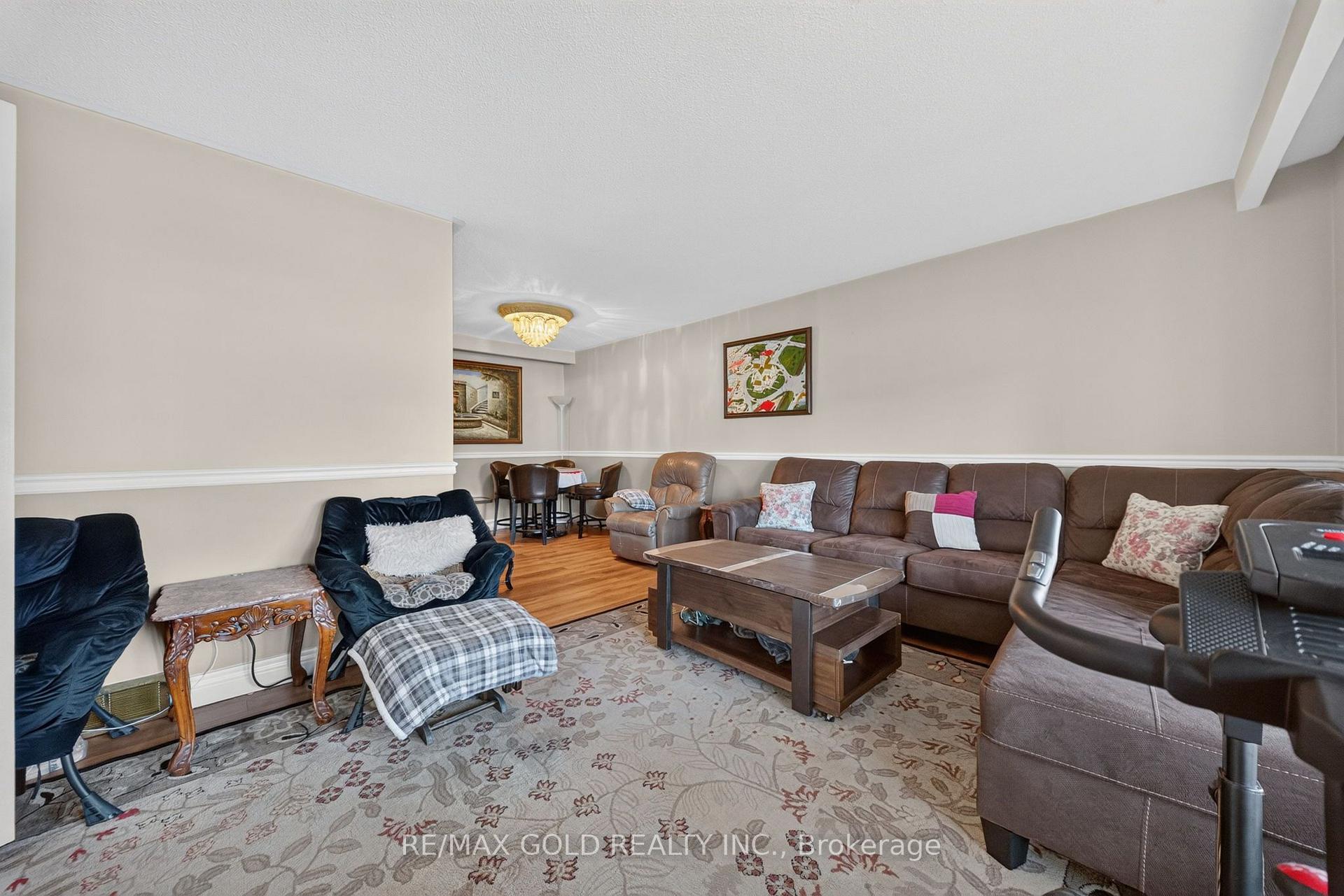 Photo 13 of 8 Easton Place, Brampton, Southgate — HOMEH