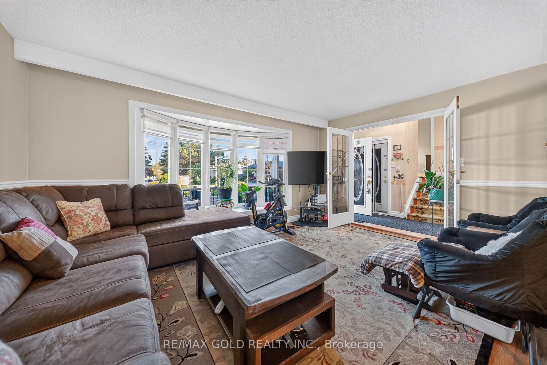 Photo 14 of 8 Easton Place, Brampton, Southgate — HOMEH
