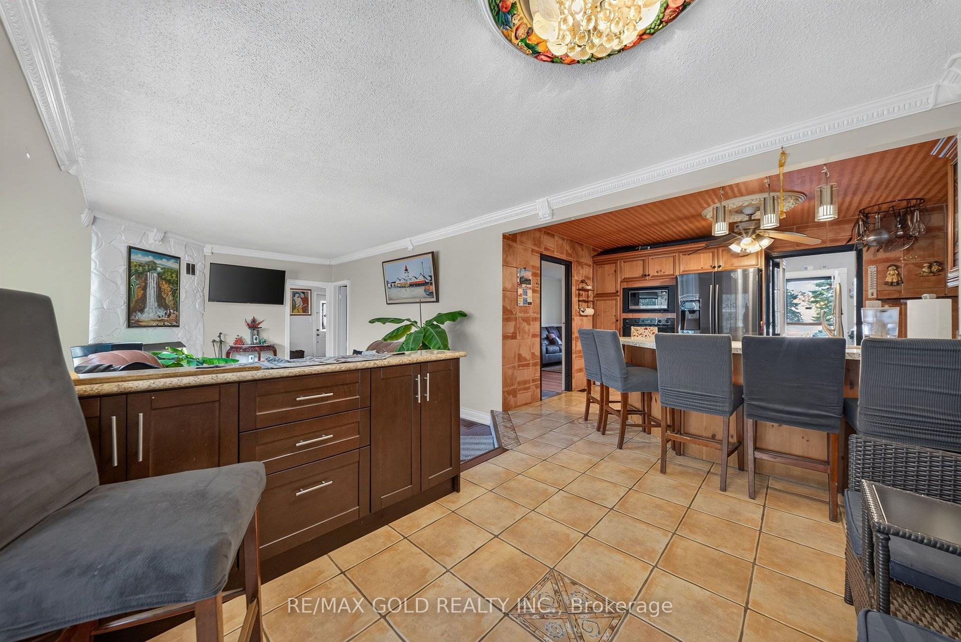 Photo 17 of 8 Easton Place, Brampton, Southgate — HOMEH