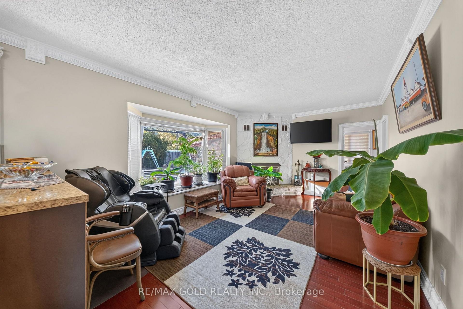 Photo 18 of 8 Easton Place, Brampton, Southgate — HOMEH