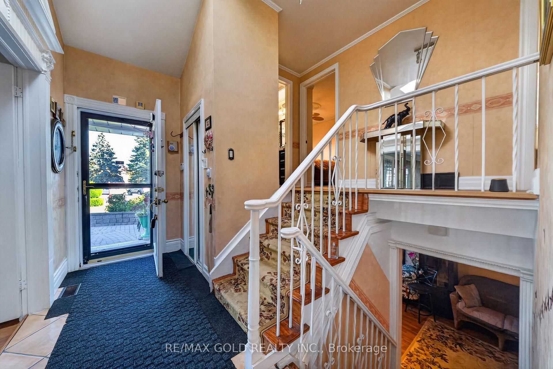 Photo 21 of 8 Easton Place, Brampton, Southgate — HOMEH