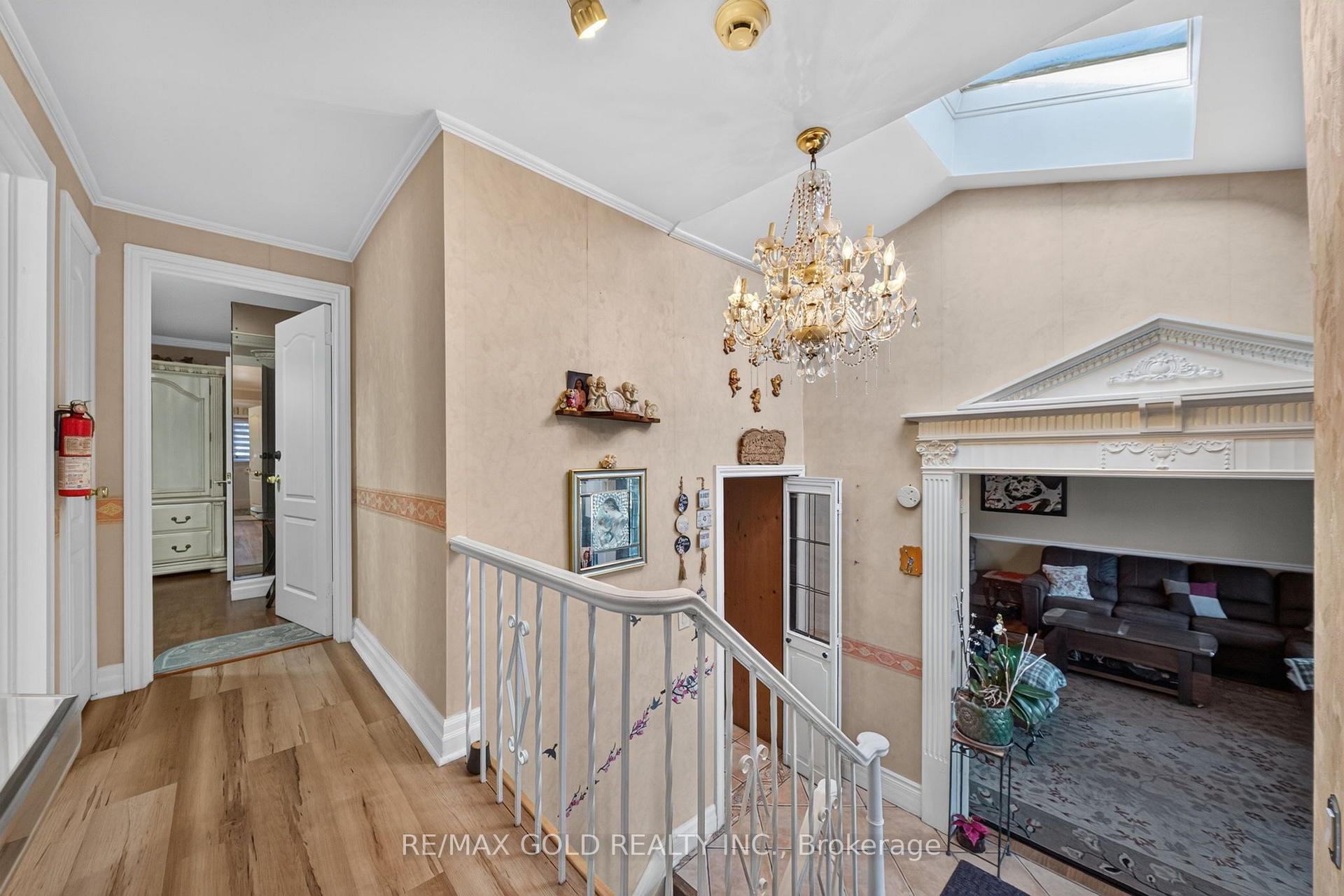Photo 23 of 8 Easton Place, Brampton, Southgate — HOMEH