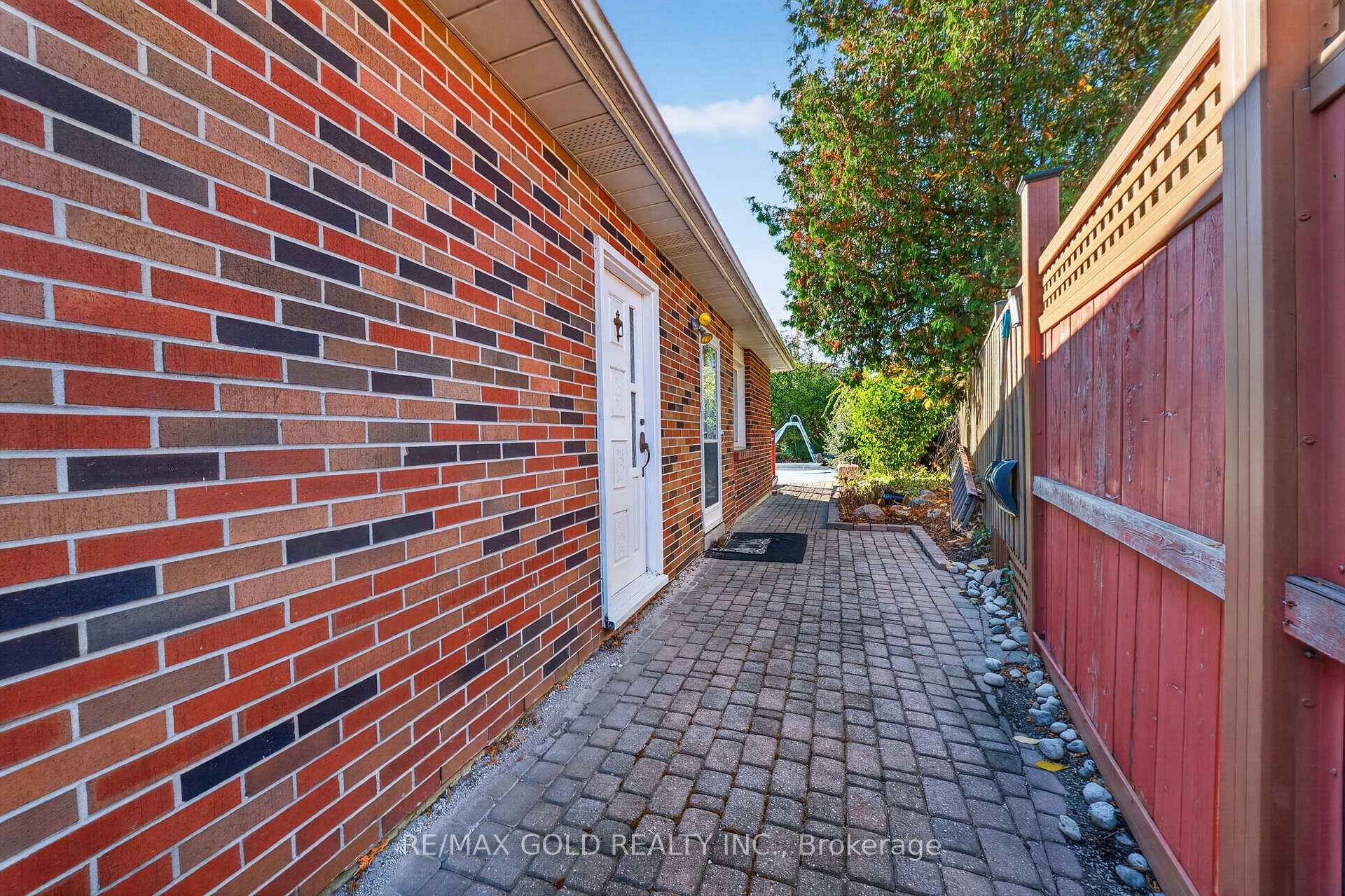 Photo 37 of 8 Easton Place, Brampton, Southgate — HOMEH