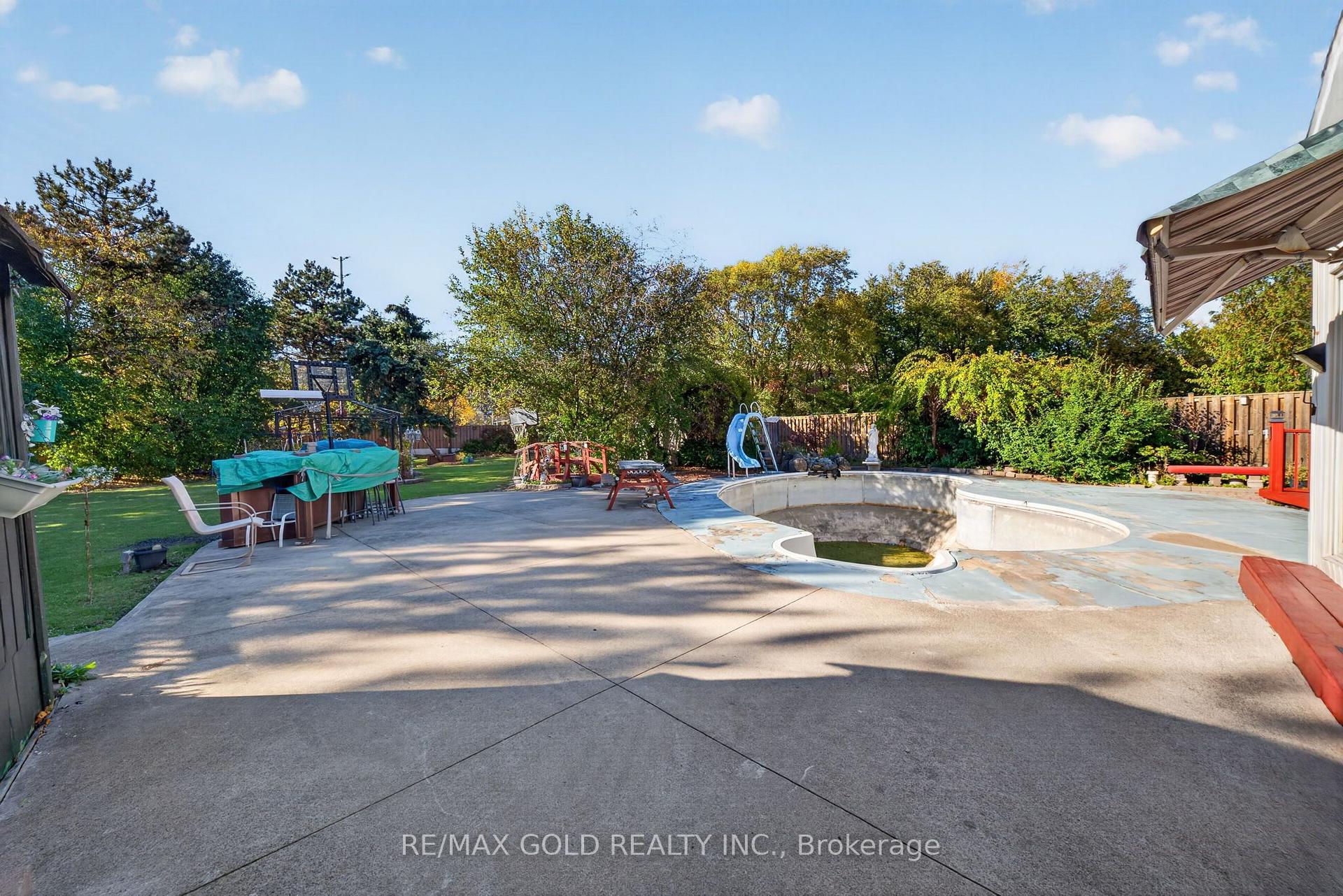 Photo 43 of 8 Easton Place, Brampton, Southgate — HOMEH