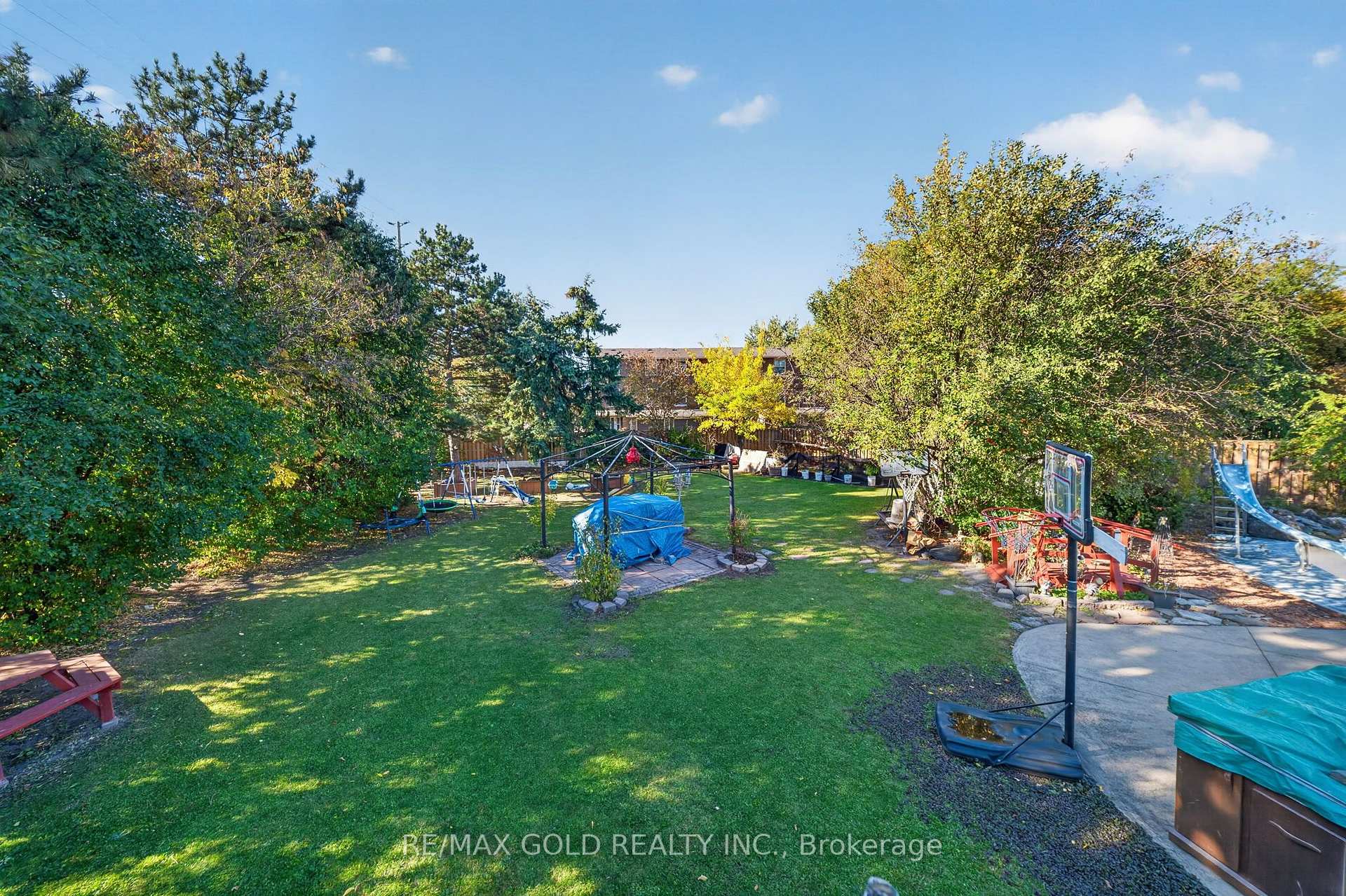 Photo 45 of 8 Easton Place, Brampton, Southgate — HOMEH