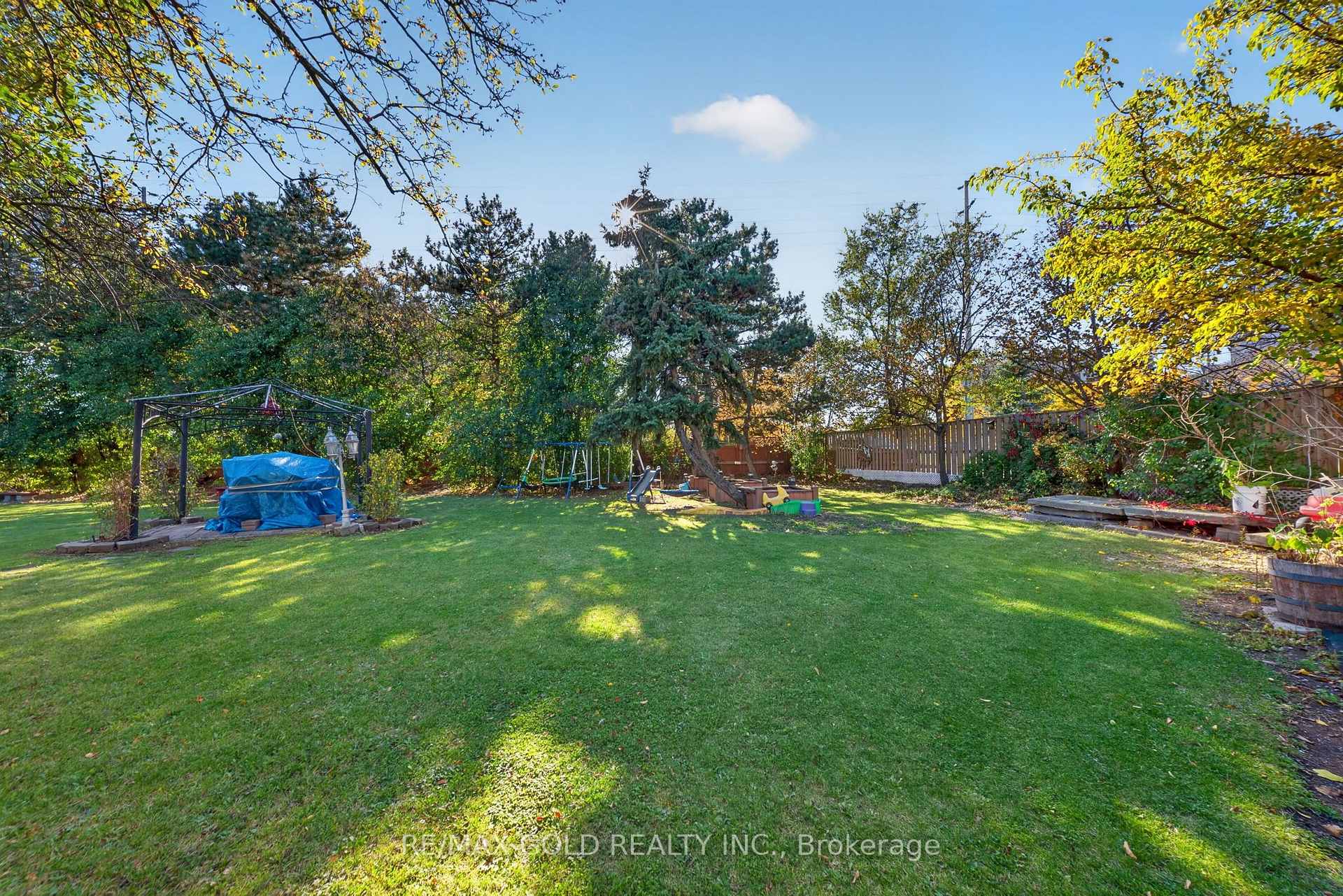 Photo 46 of 8 Easton Place, Brampton, Southgate — HOMEH