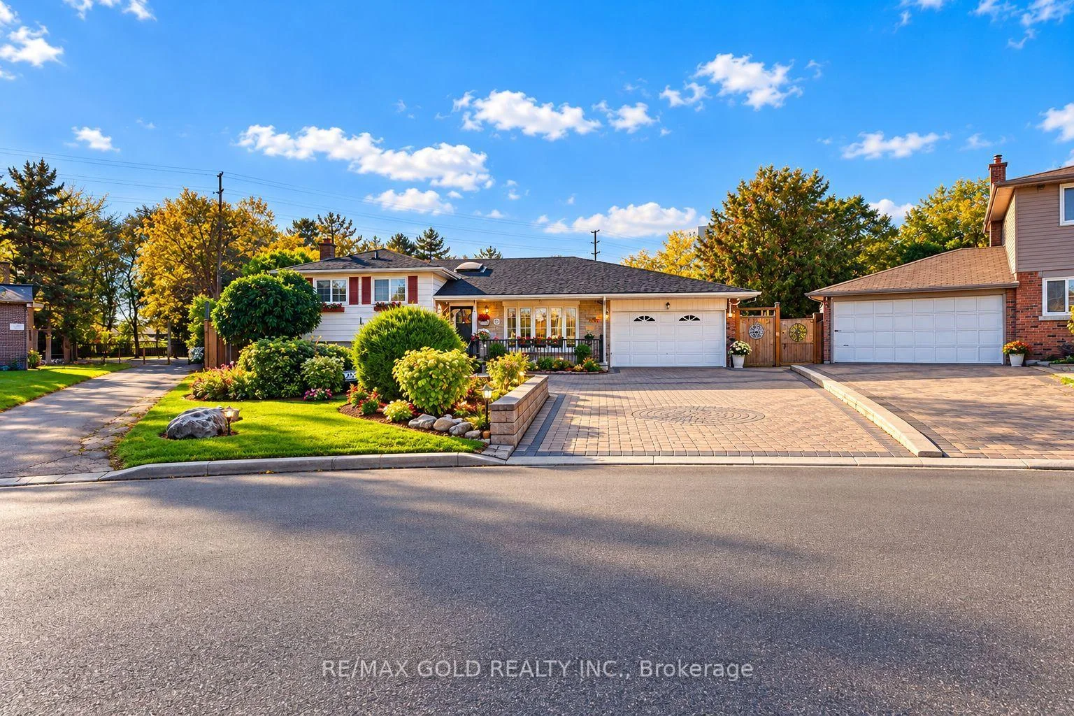 Photo 1 of 8 Easton Place, Brampton, Southgate — HOMEH