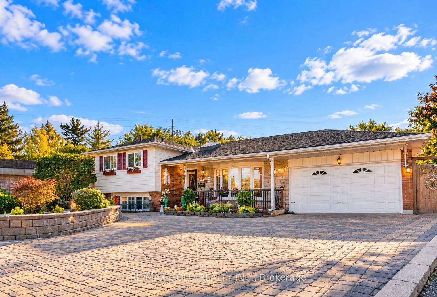 Photo 6 of 8 Easton Place, Brampton, Southgate — HOMEH